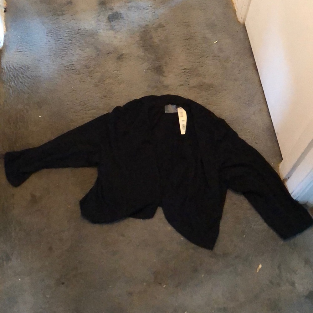 Black half-cardigan